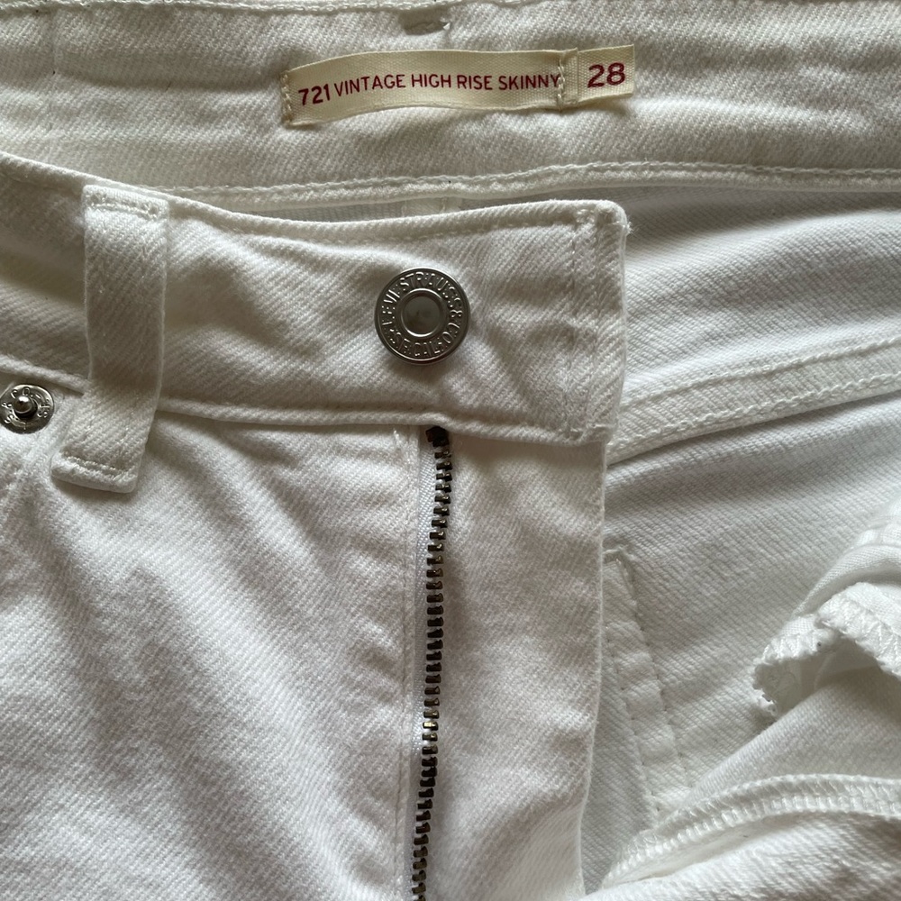 White Levi’s 721 Vintage High Rise Skinny Jeans - Picture 6 of 11